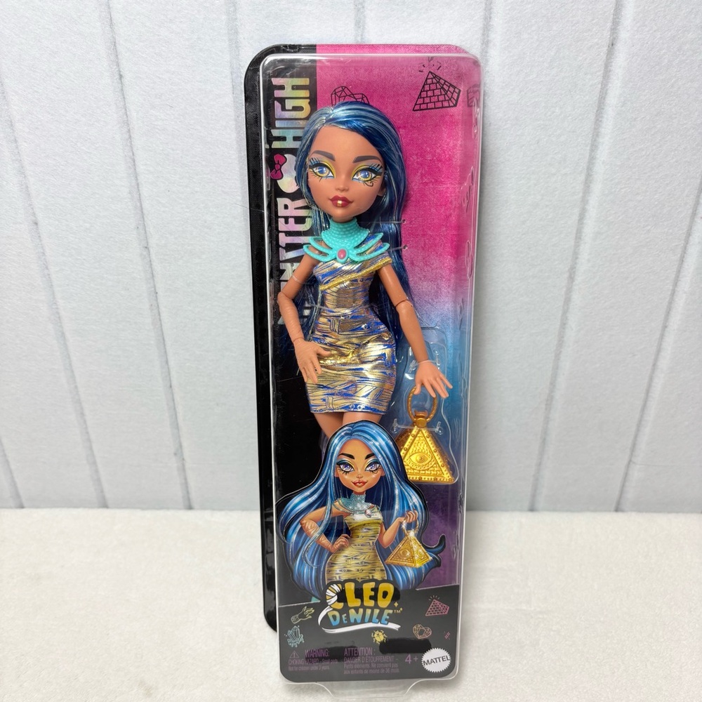 Mattel Monster High Cleo DeNile‎ Articulated With Gold Pyramid Purse